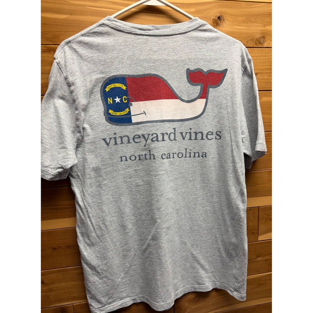 Vineyard Vines North Carolina Whale Flag Pocket T-Shirt Heather Gray Mens Small